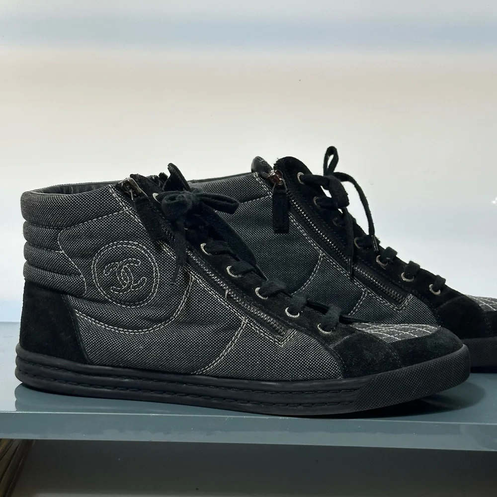 Vintage Y2K CHANEL Black and Gray High-Top Sneakers 43